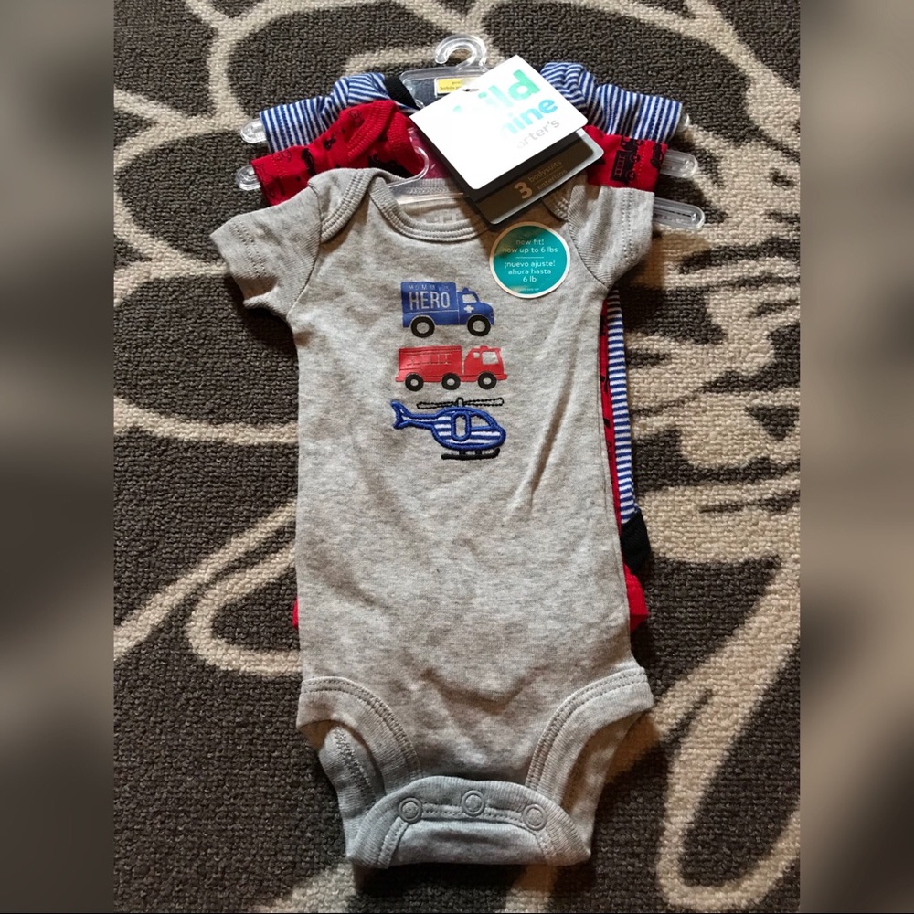 Carter’s Preemie bodysuit Set